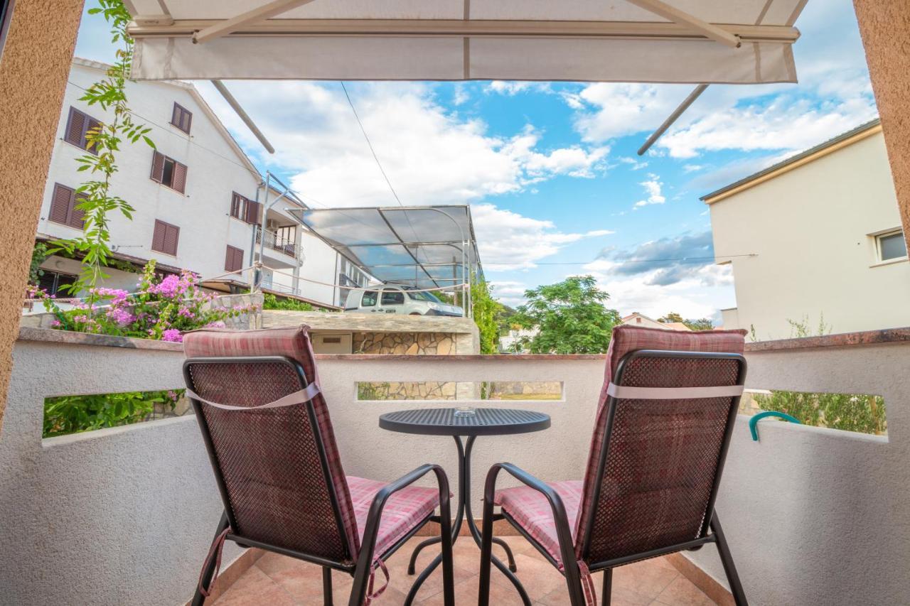 Apartments Dujmovic With Terrace Башка Экстерьер фото